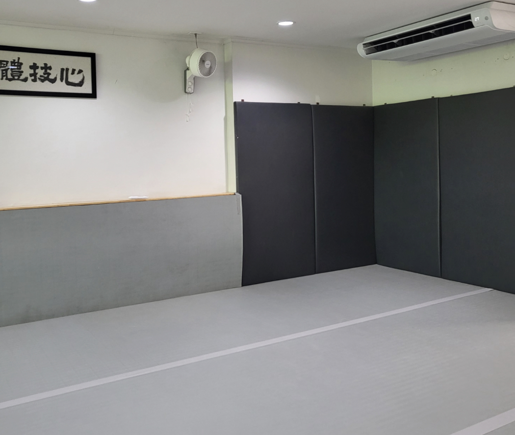 Warm-up following white lines drawn on the floor